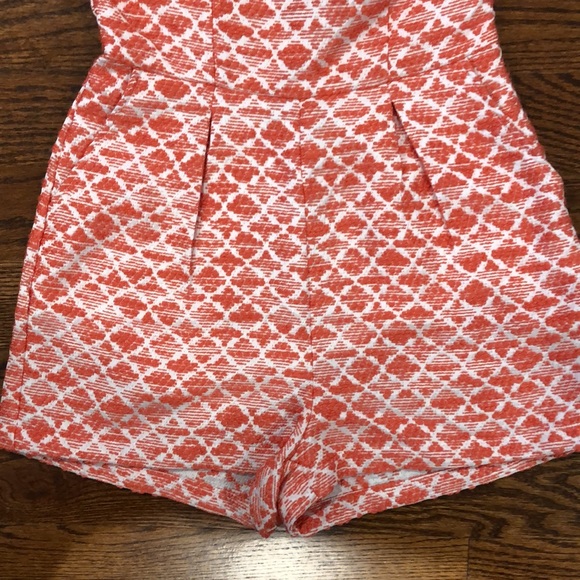 Textured Halter Romper - Picture 2 of 5